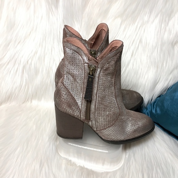 NWOT Seychelles Pewter Zip-Up Heel Booties Anthro - Picture 4 of 6